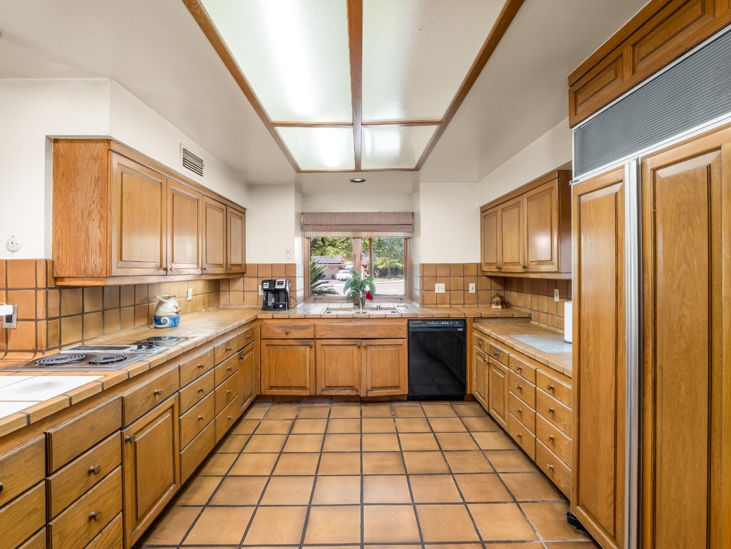 2414 Country Club Lane
