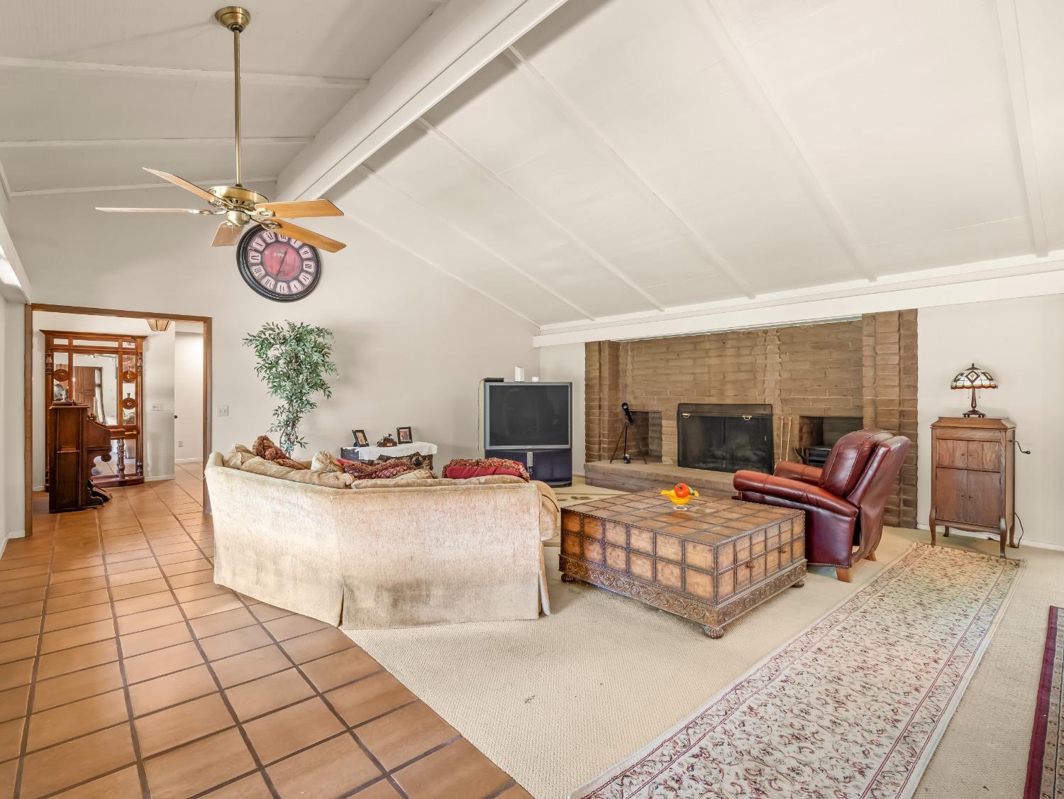 2414 Country Club Lane