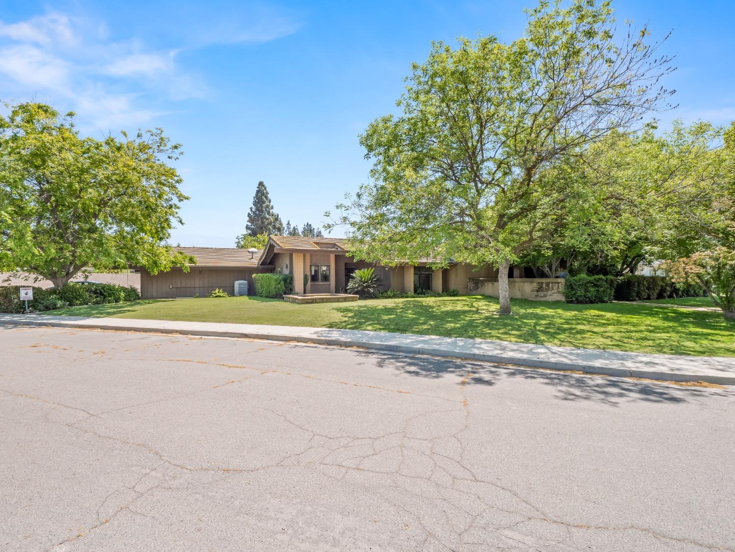 2414 Country Club Lane
