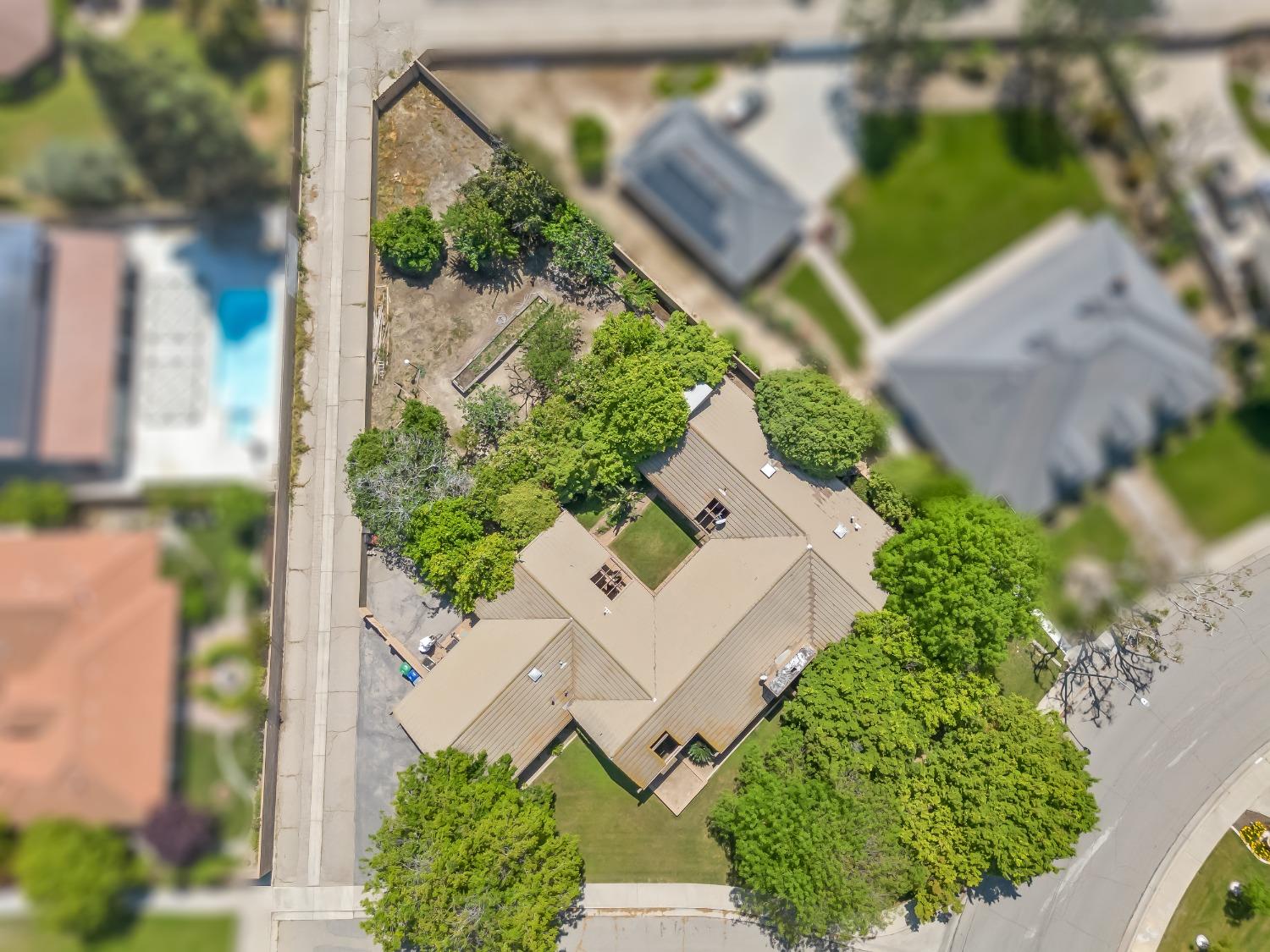 2414 Country Club Lane