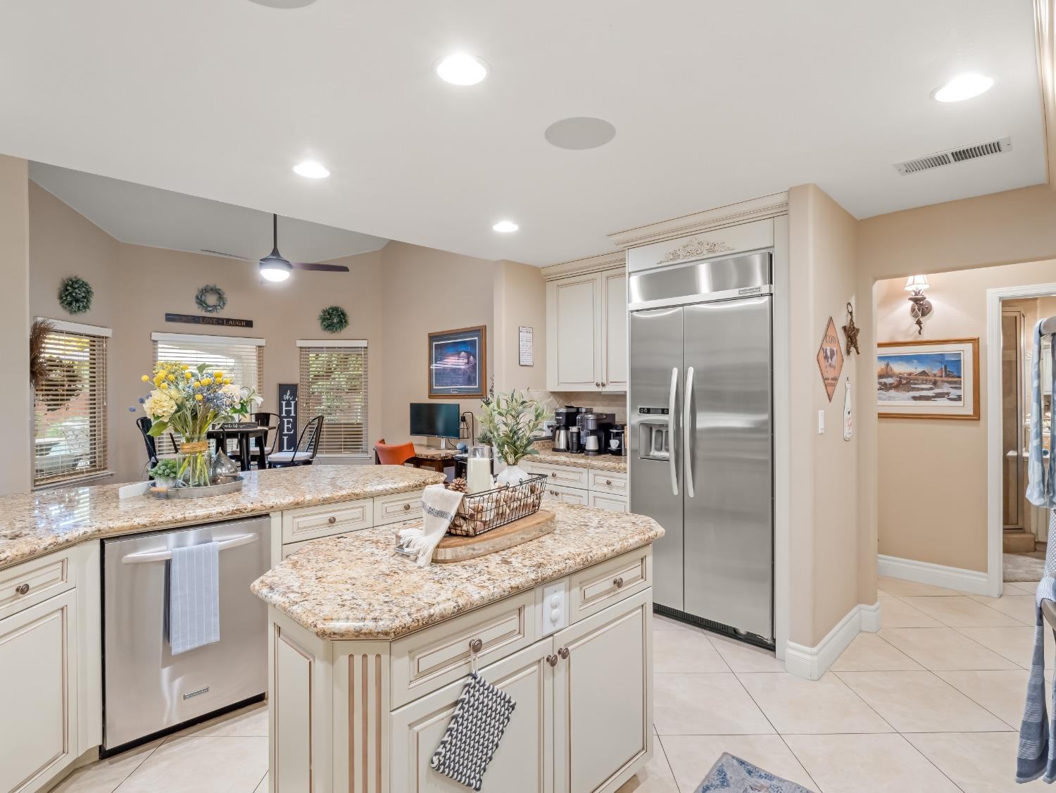 810 E Country View Circle