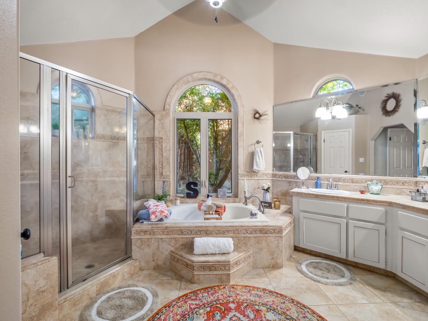 810 E Country View Circle