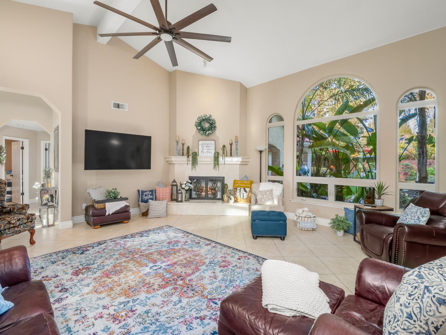 810 E Country View Circle