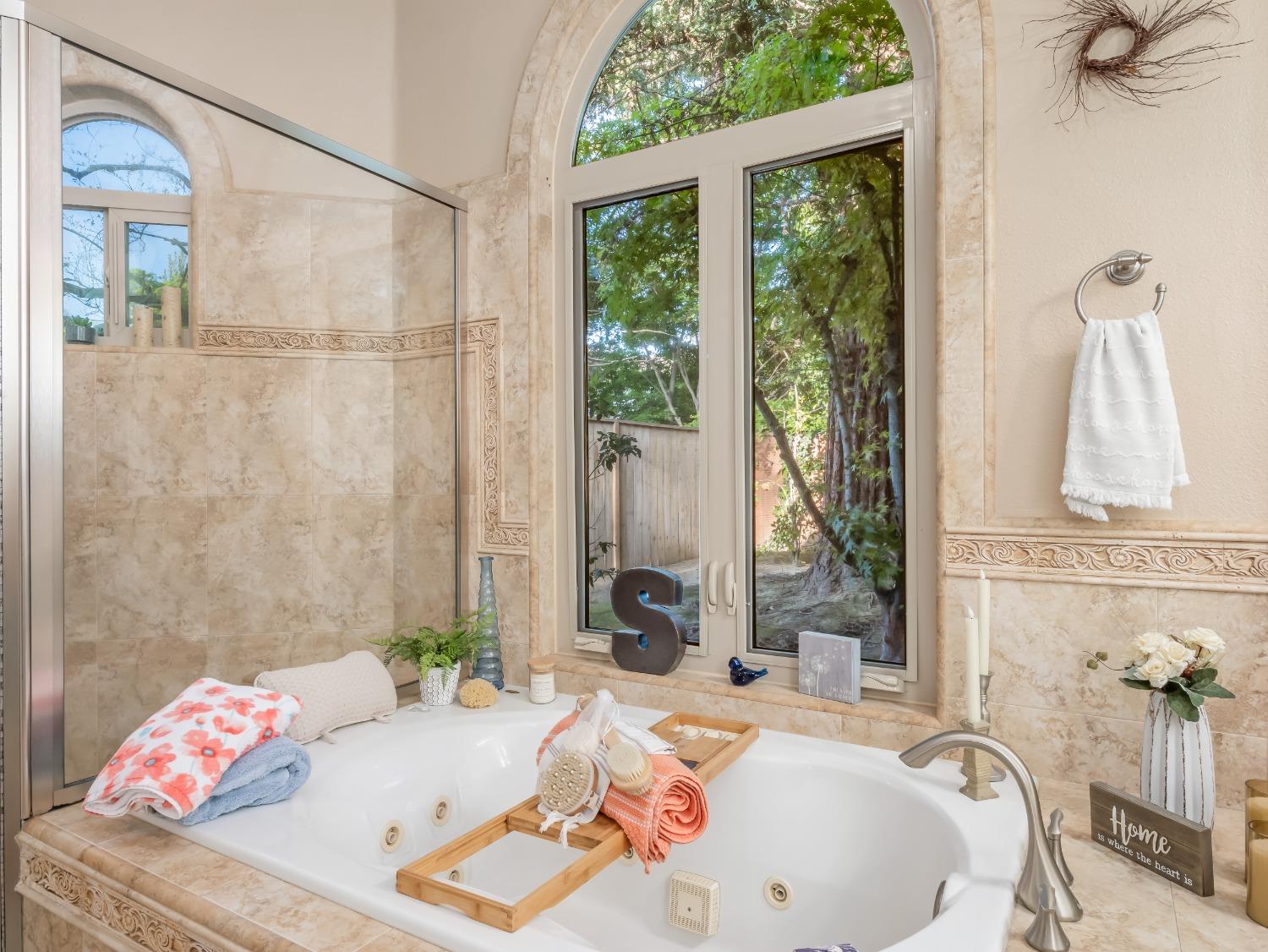 810 E Country View Circle