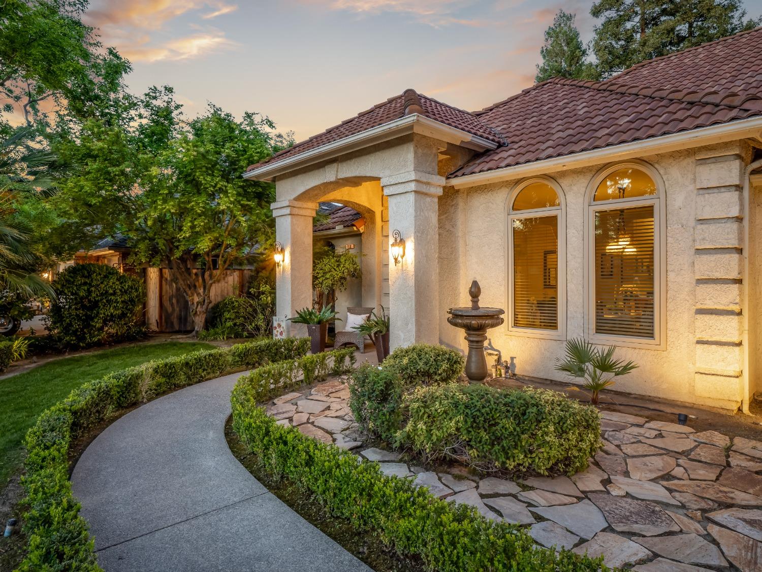 810 E Country View Circle