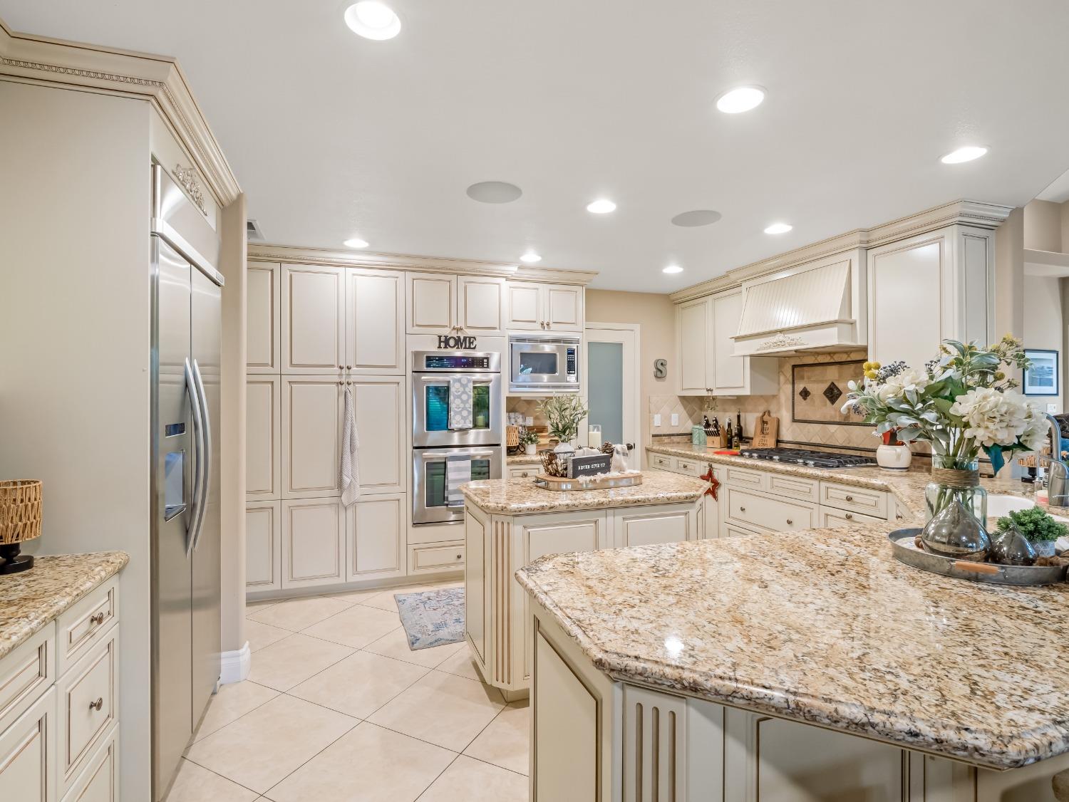 810 E Country View Circle