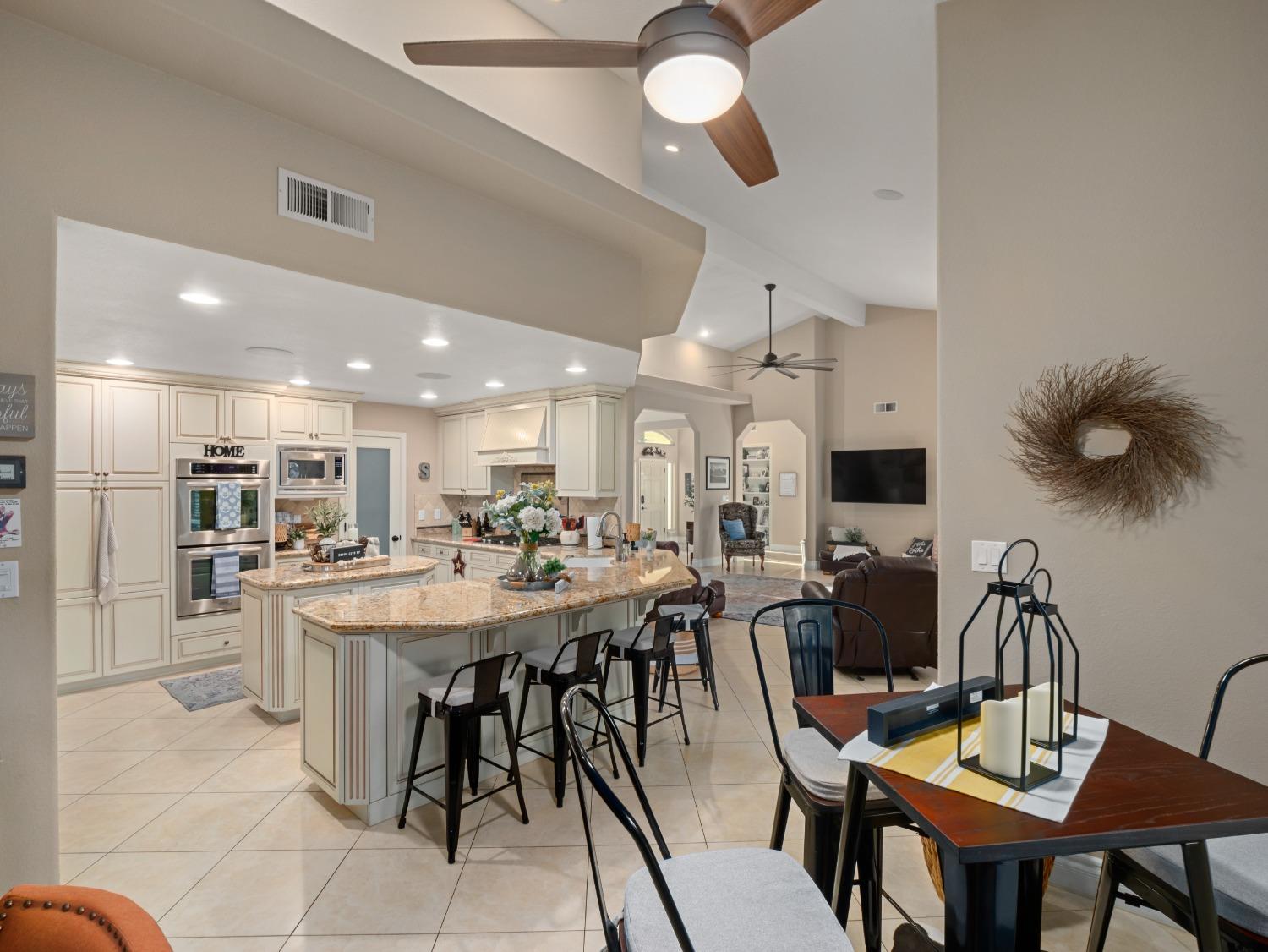 810 E Country View Circle