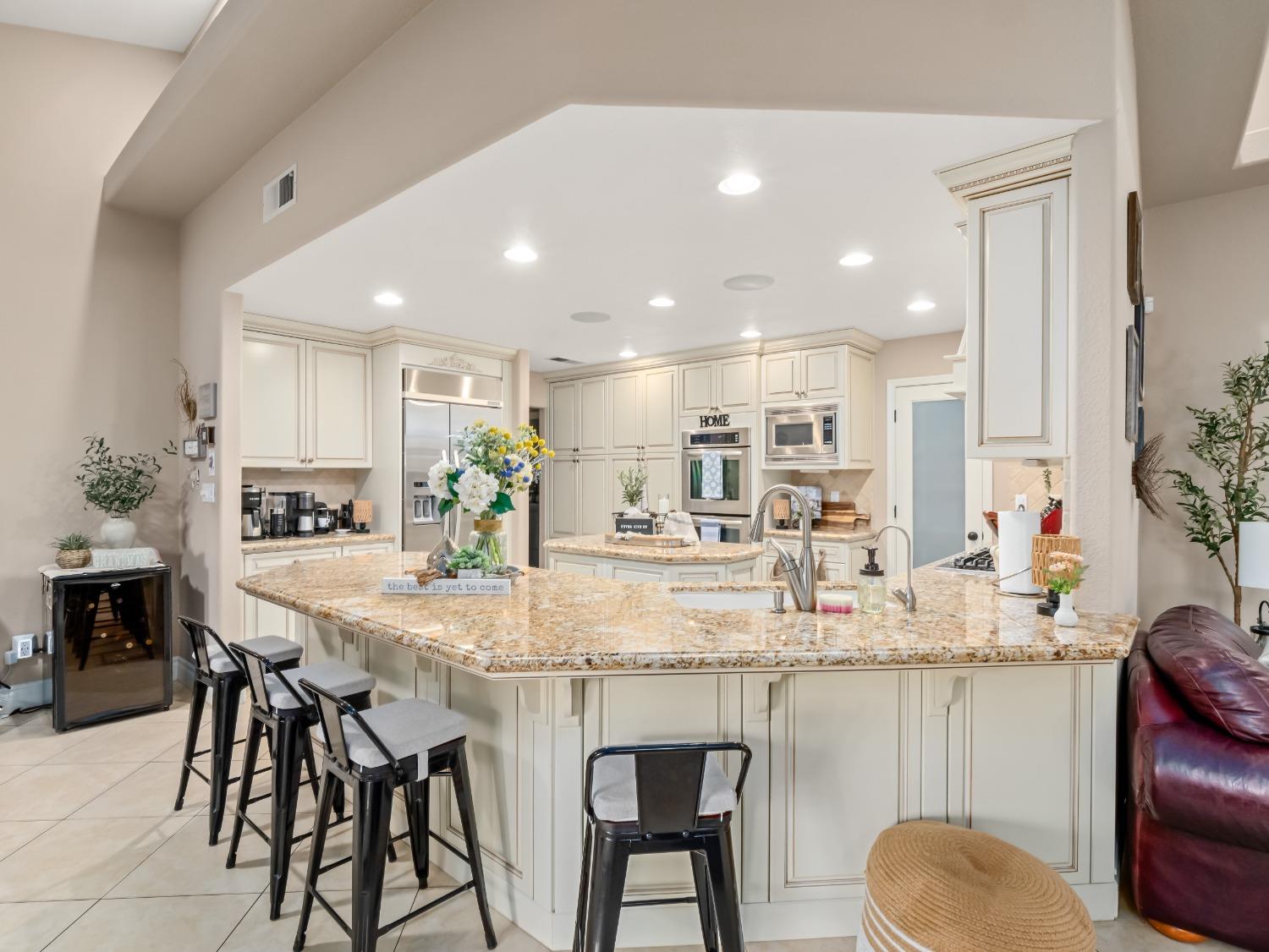 810 E Country View Circle