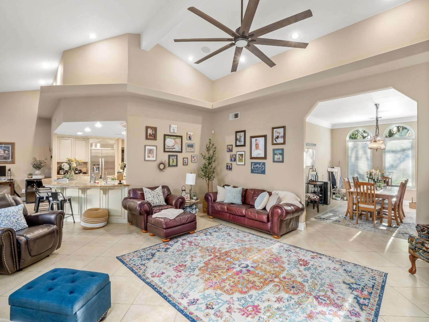 810 E Country View Circle