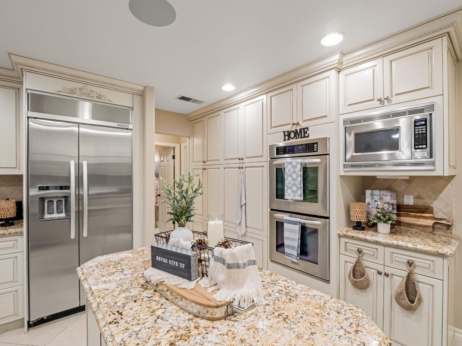 810 E Country View Circle