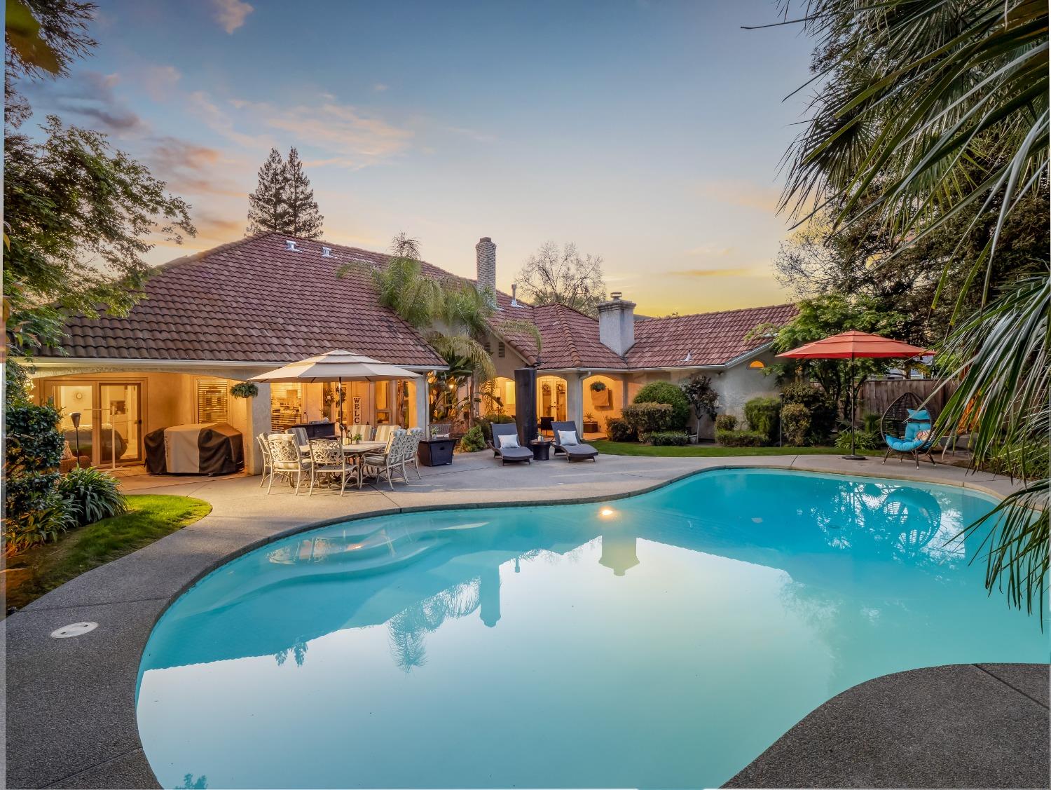 810 E Country View Circle