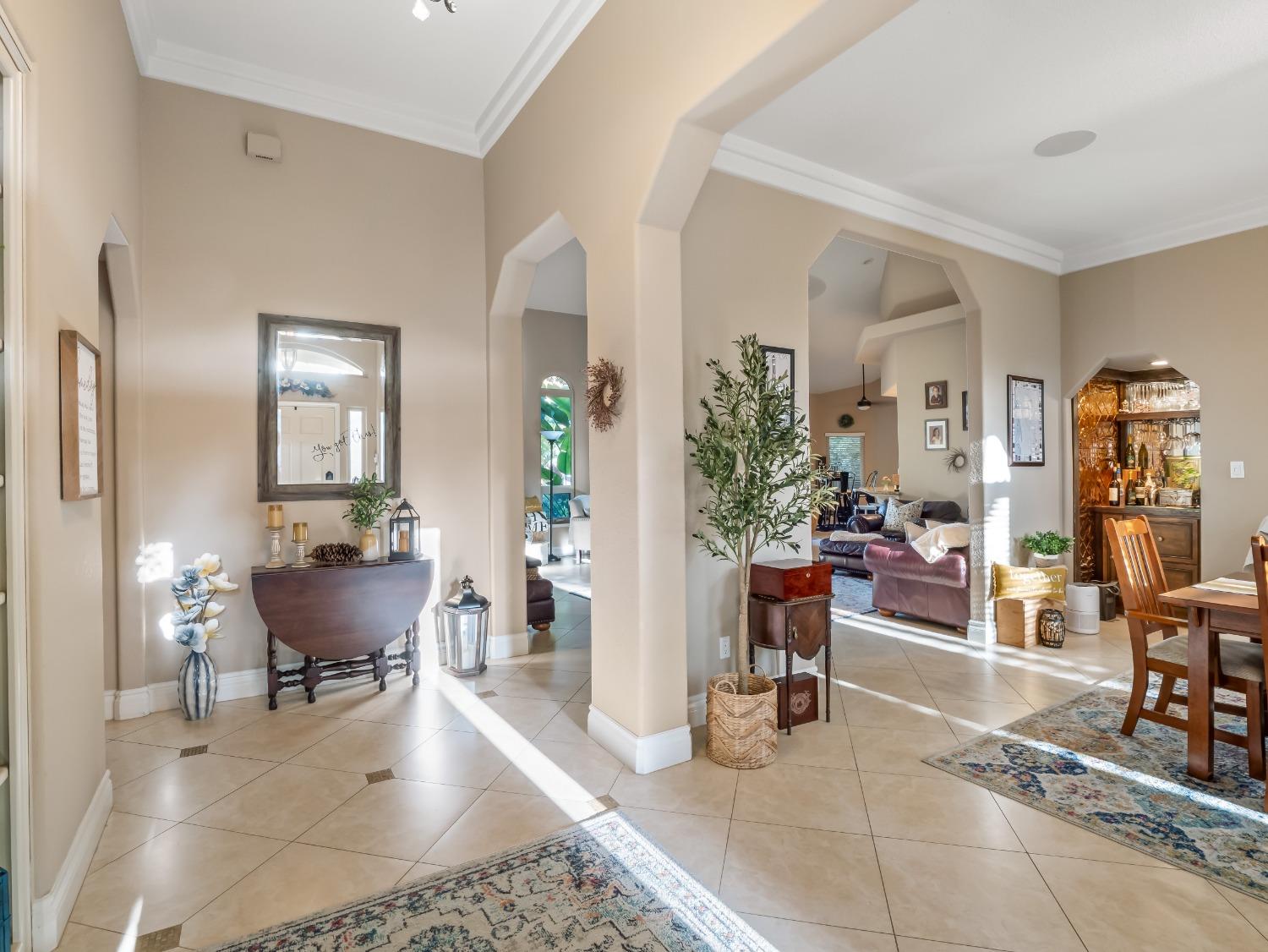 810 E Country View Circle