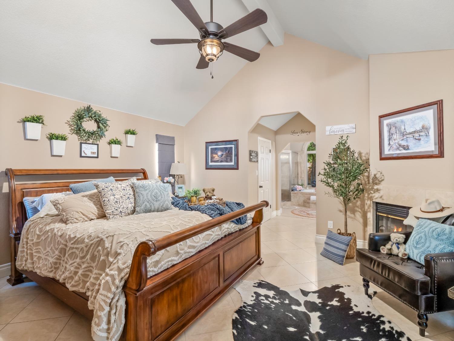 810 E Country View Circle
