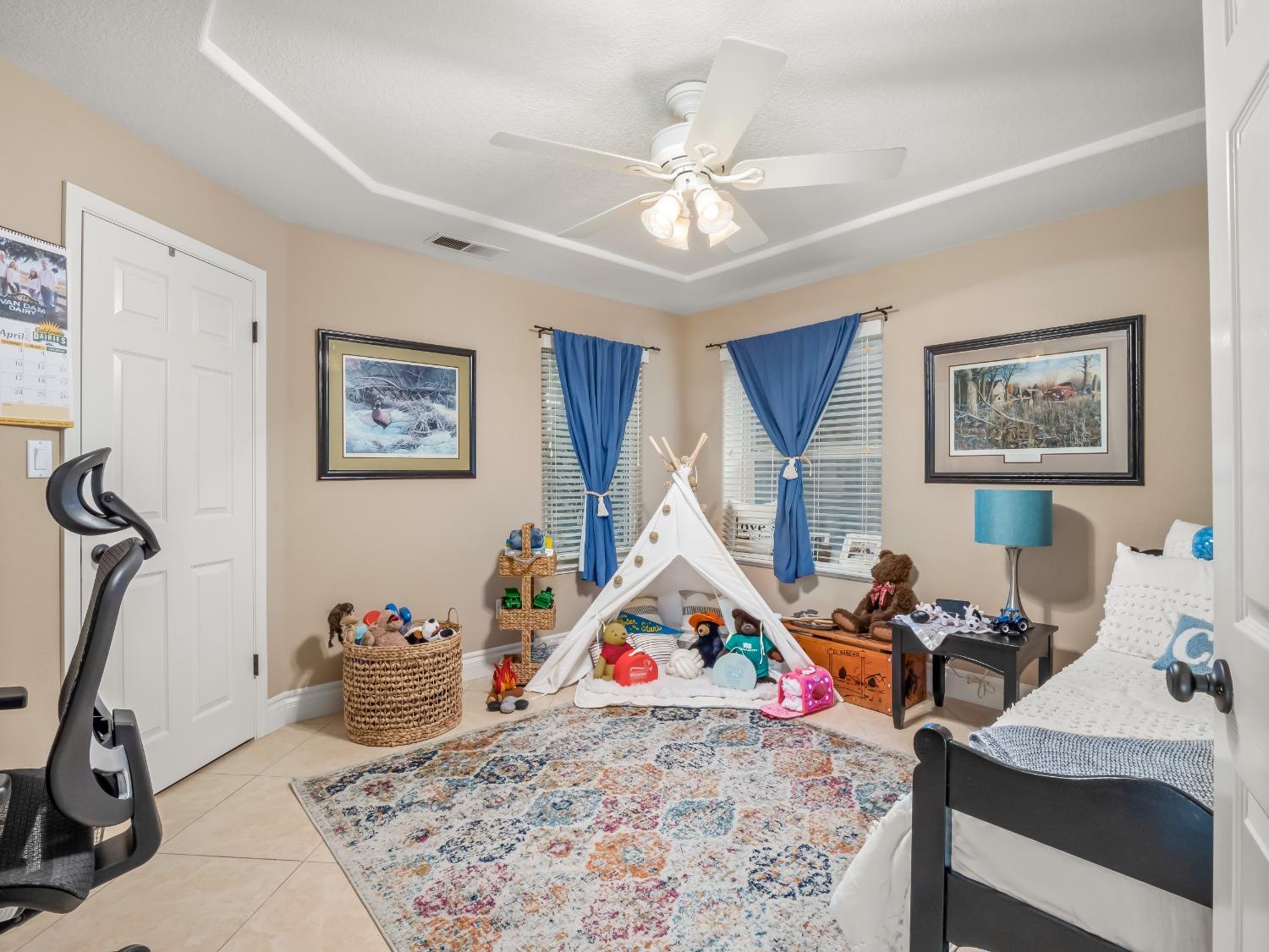 810 E Country View Circle