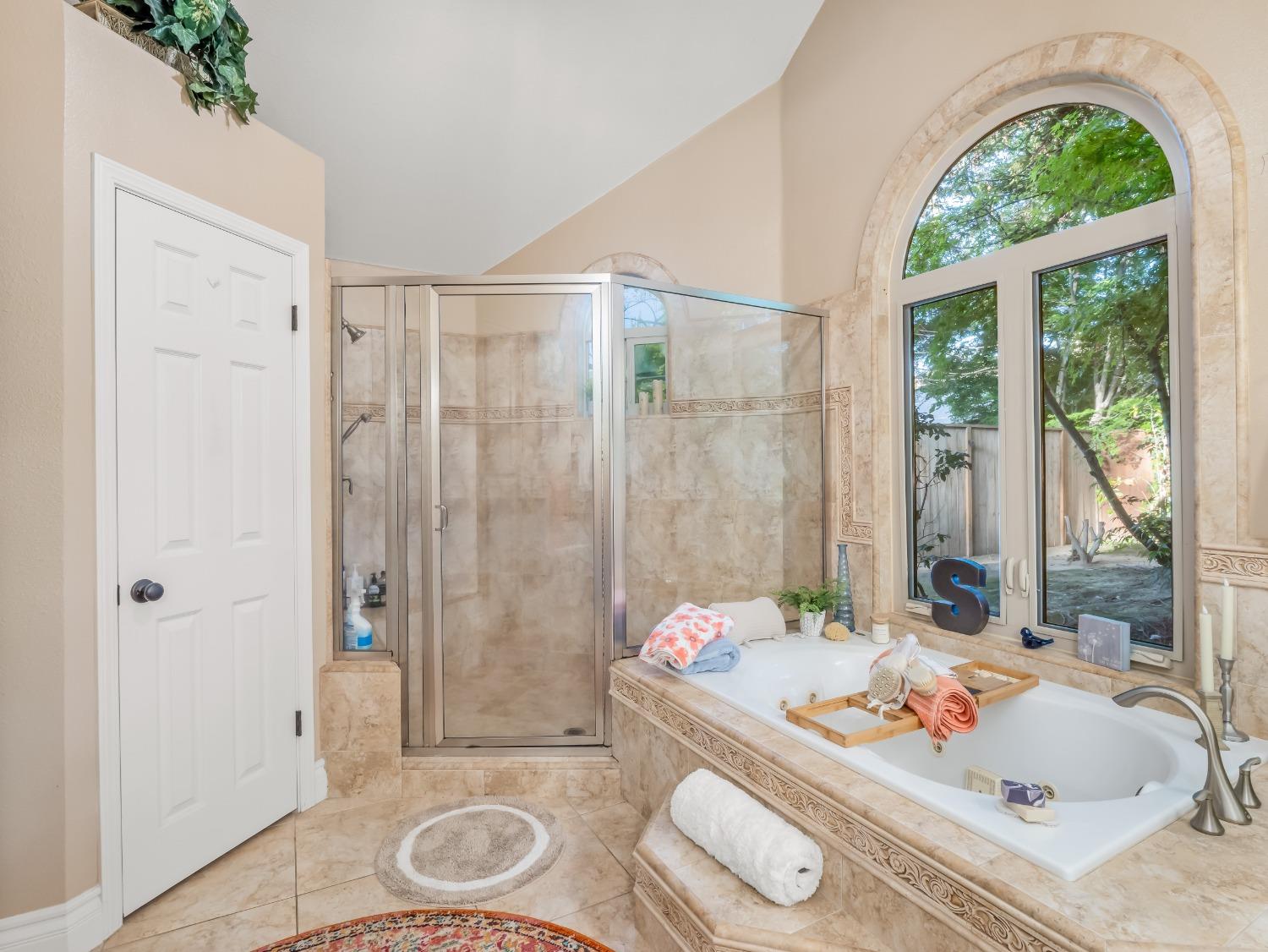 810 E Country View Circle