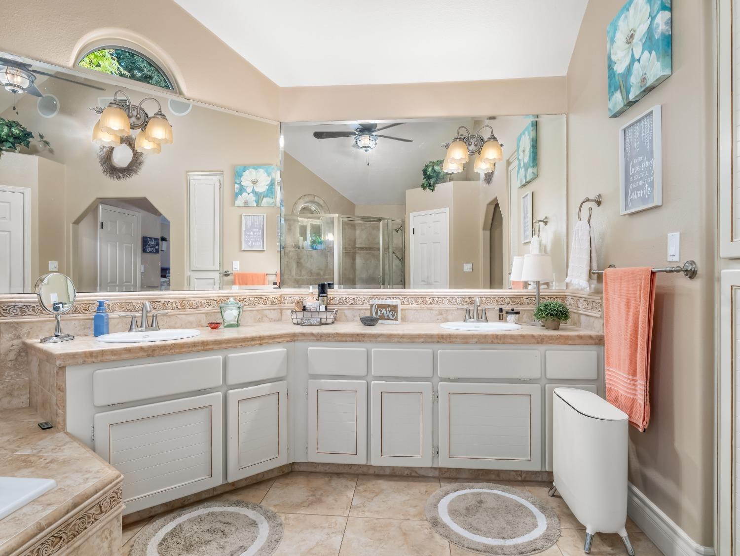 810 E Country View Circle