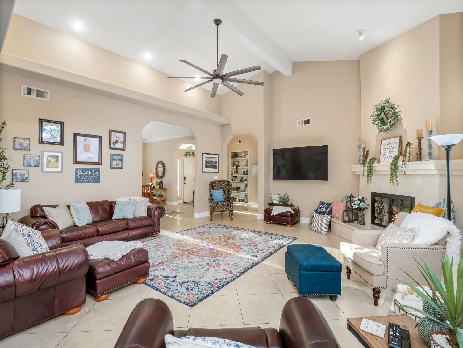 810 E Country View Circle
