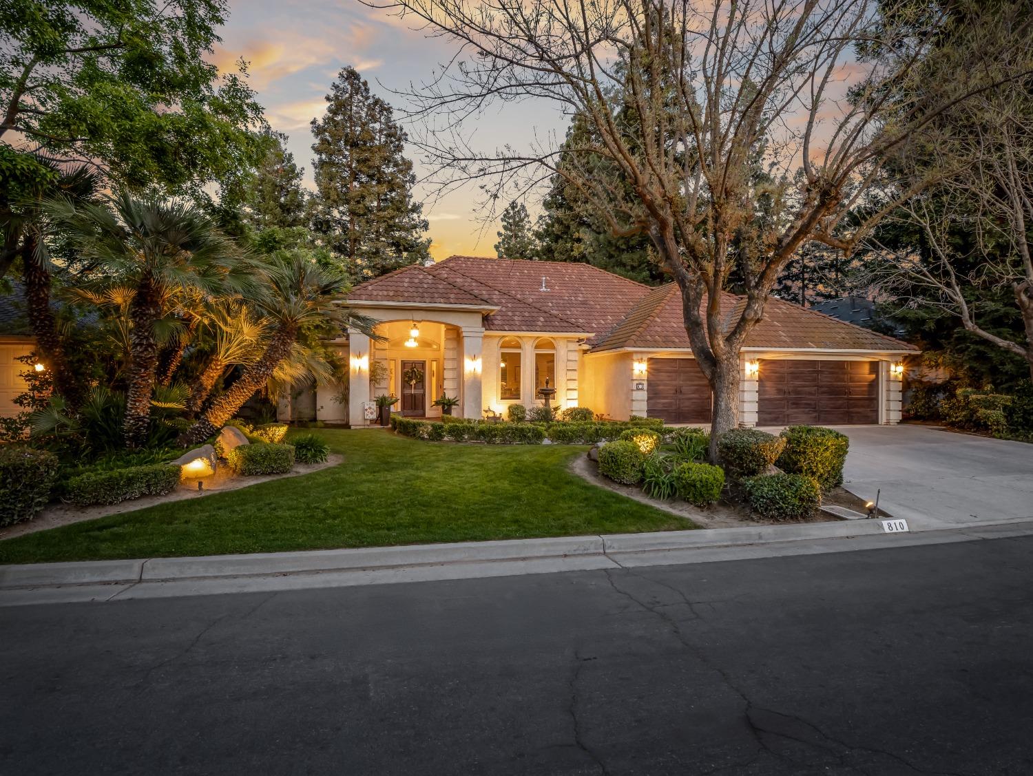 810 E Country View Circle