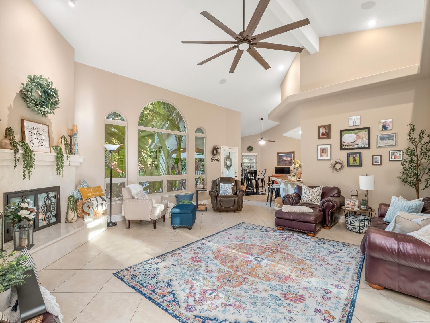 810 E Country View Circle