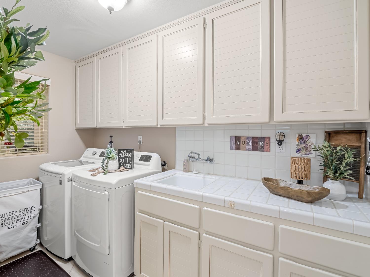 810 E Country View Circle