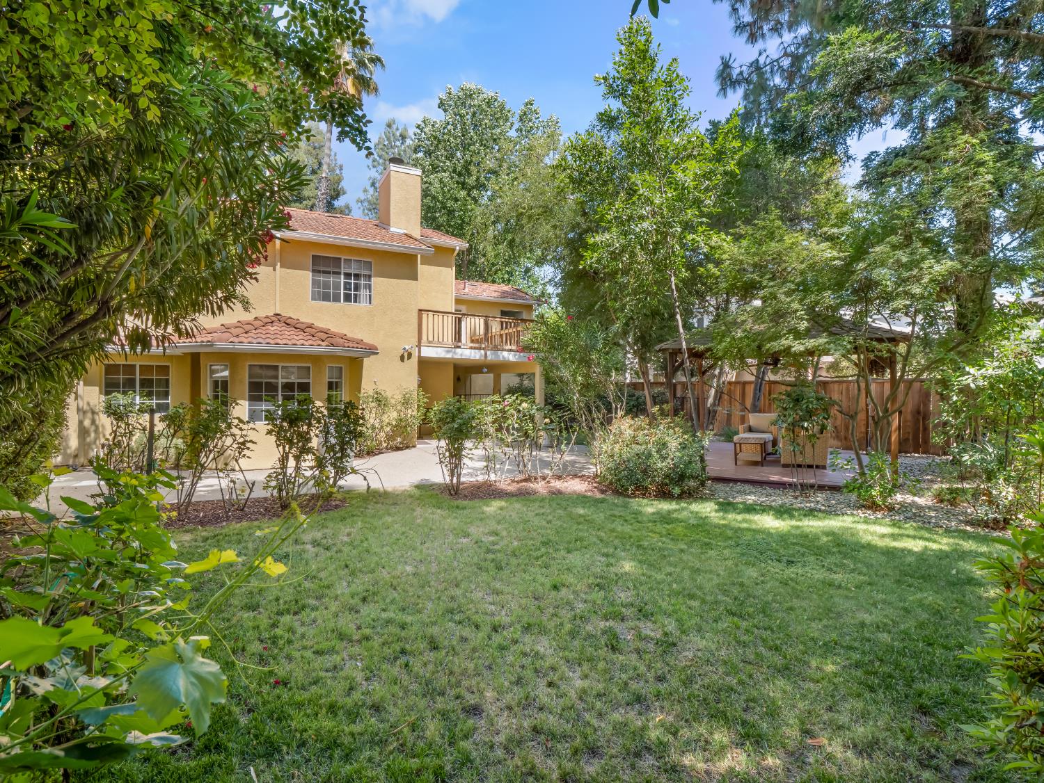 811 E Country View Circle
