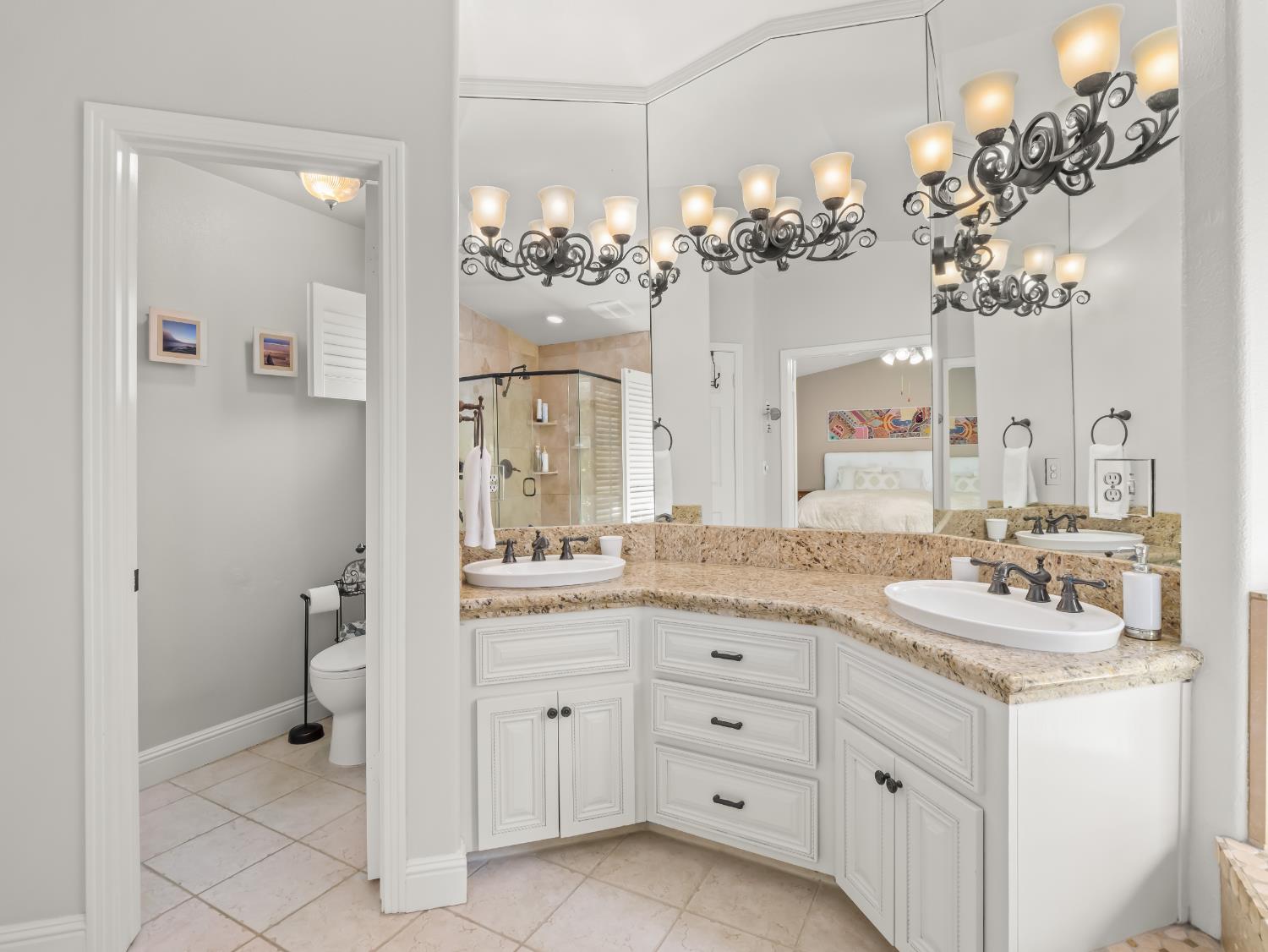 811 E Country View Circle