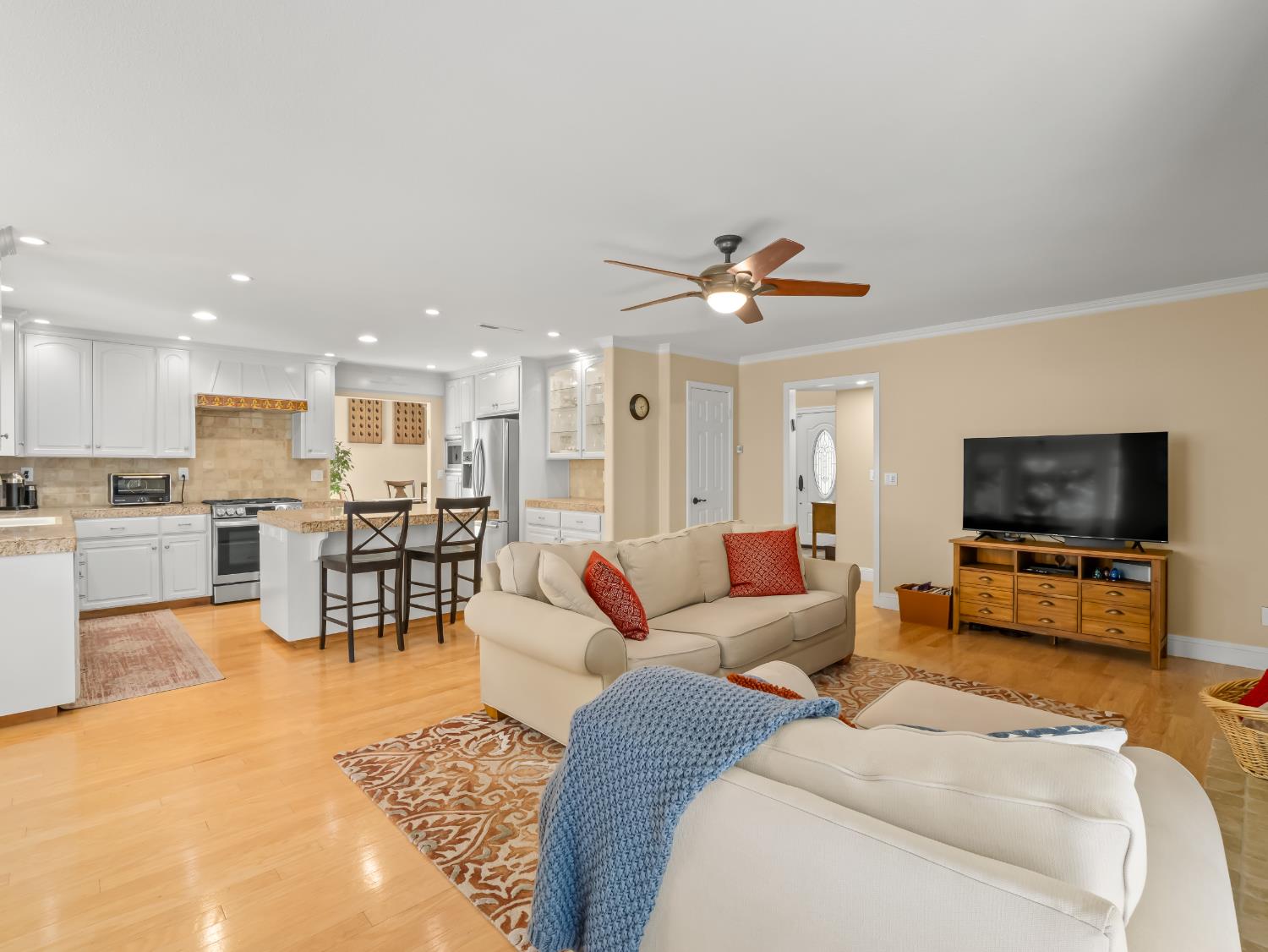 811 E Country View Circle