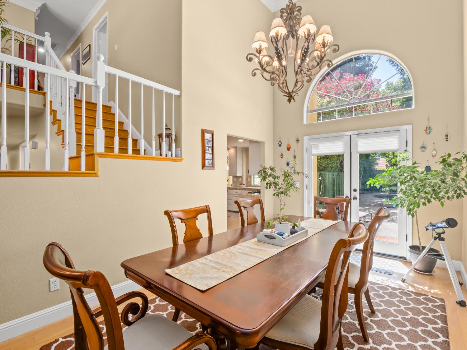 811 E Country View Circle
