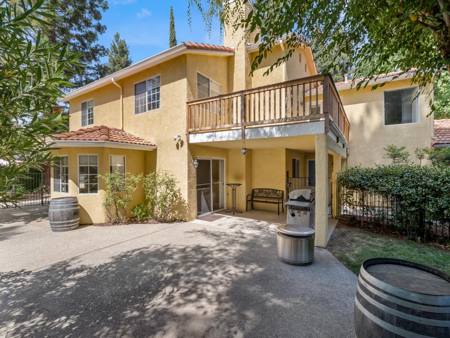 811 E Country View Circle