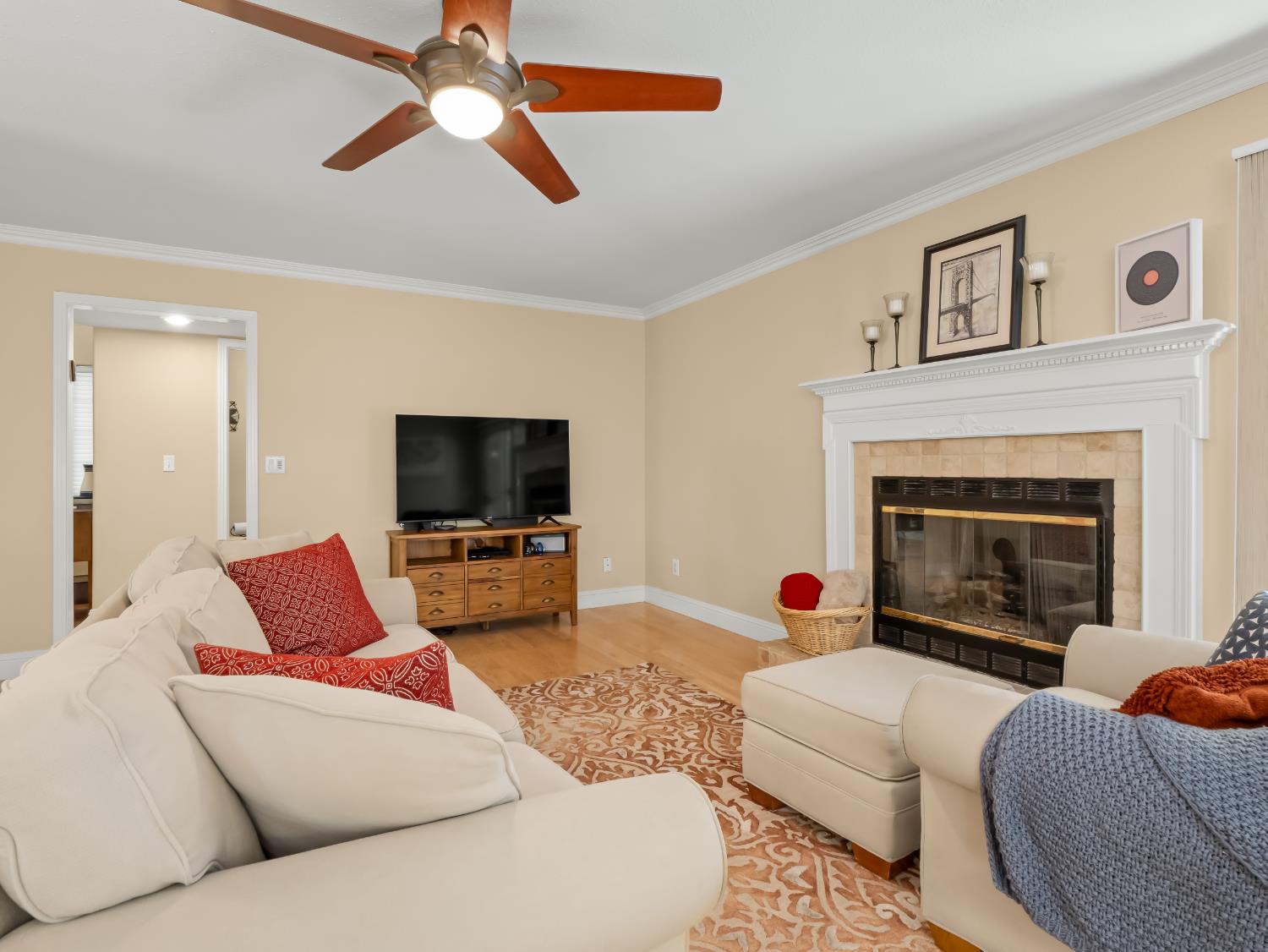 811 E Country View Circle