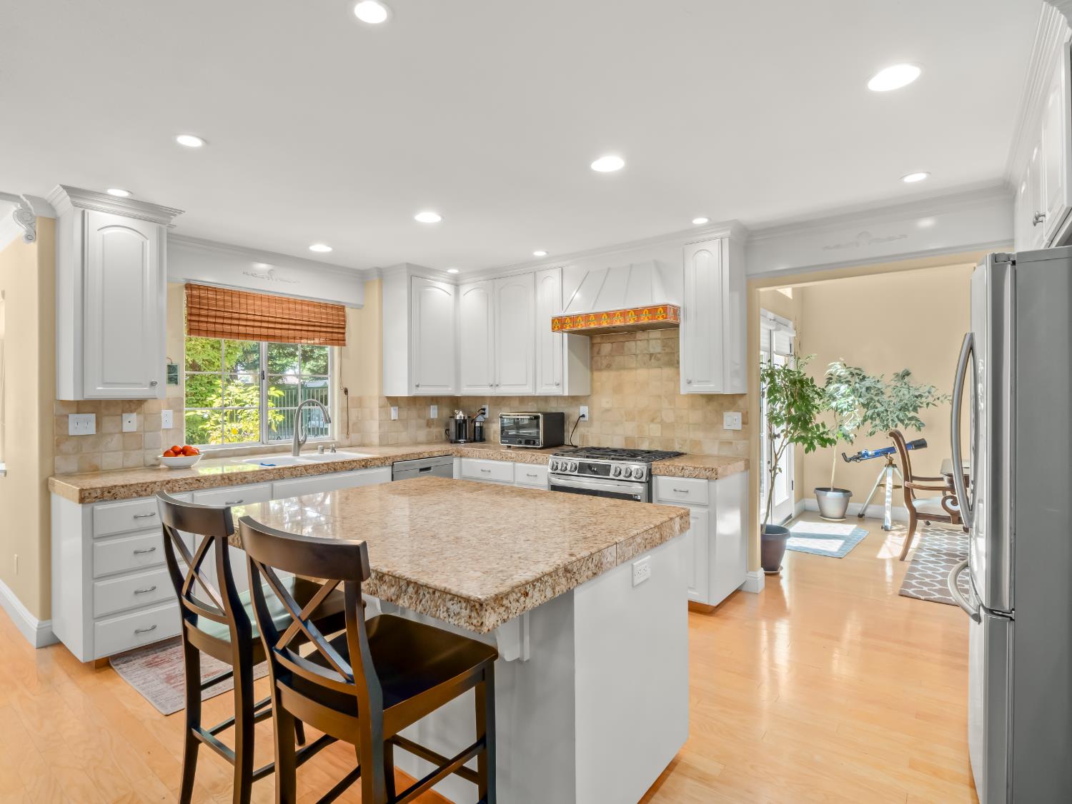 811 E Country View Circle