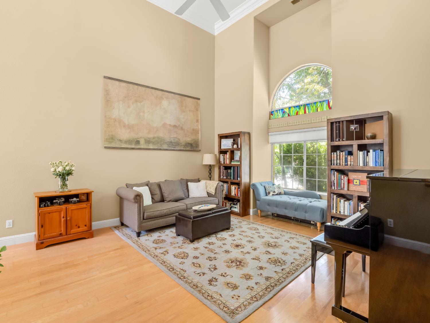 811 E Country View Circle