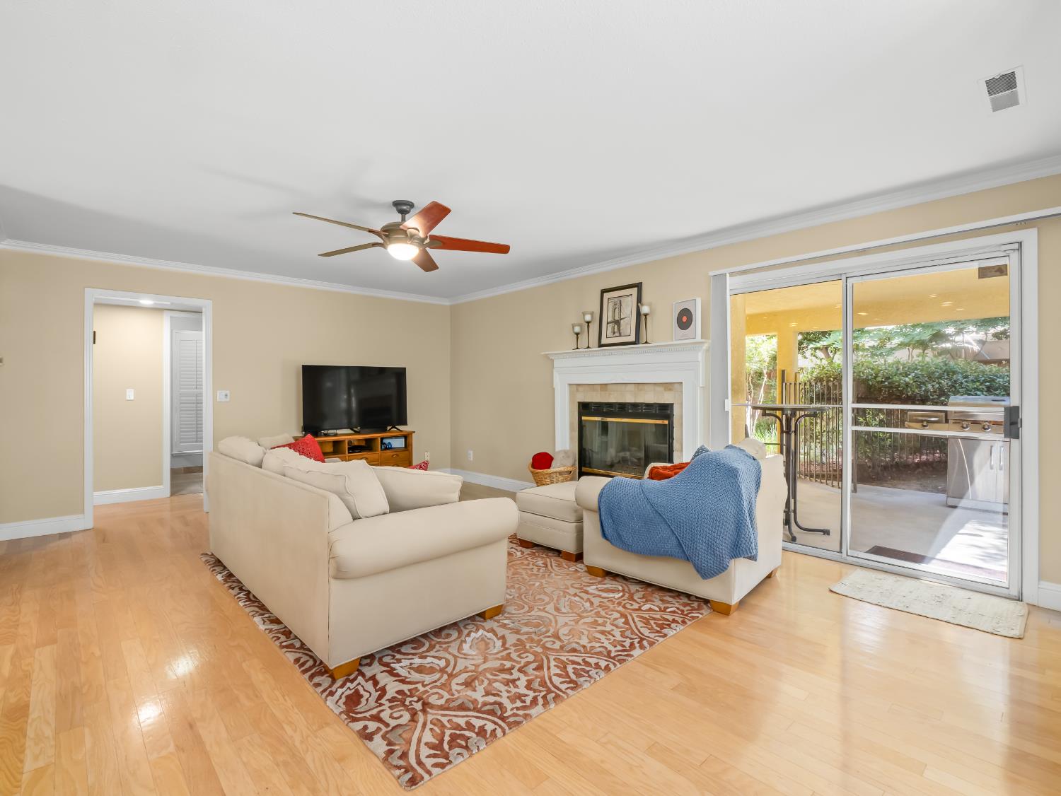 811 E Country View Circle