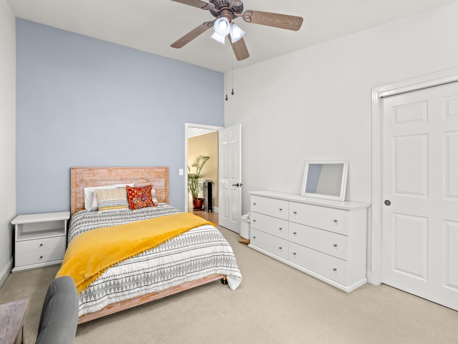 811 E Country View Circle