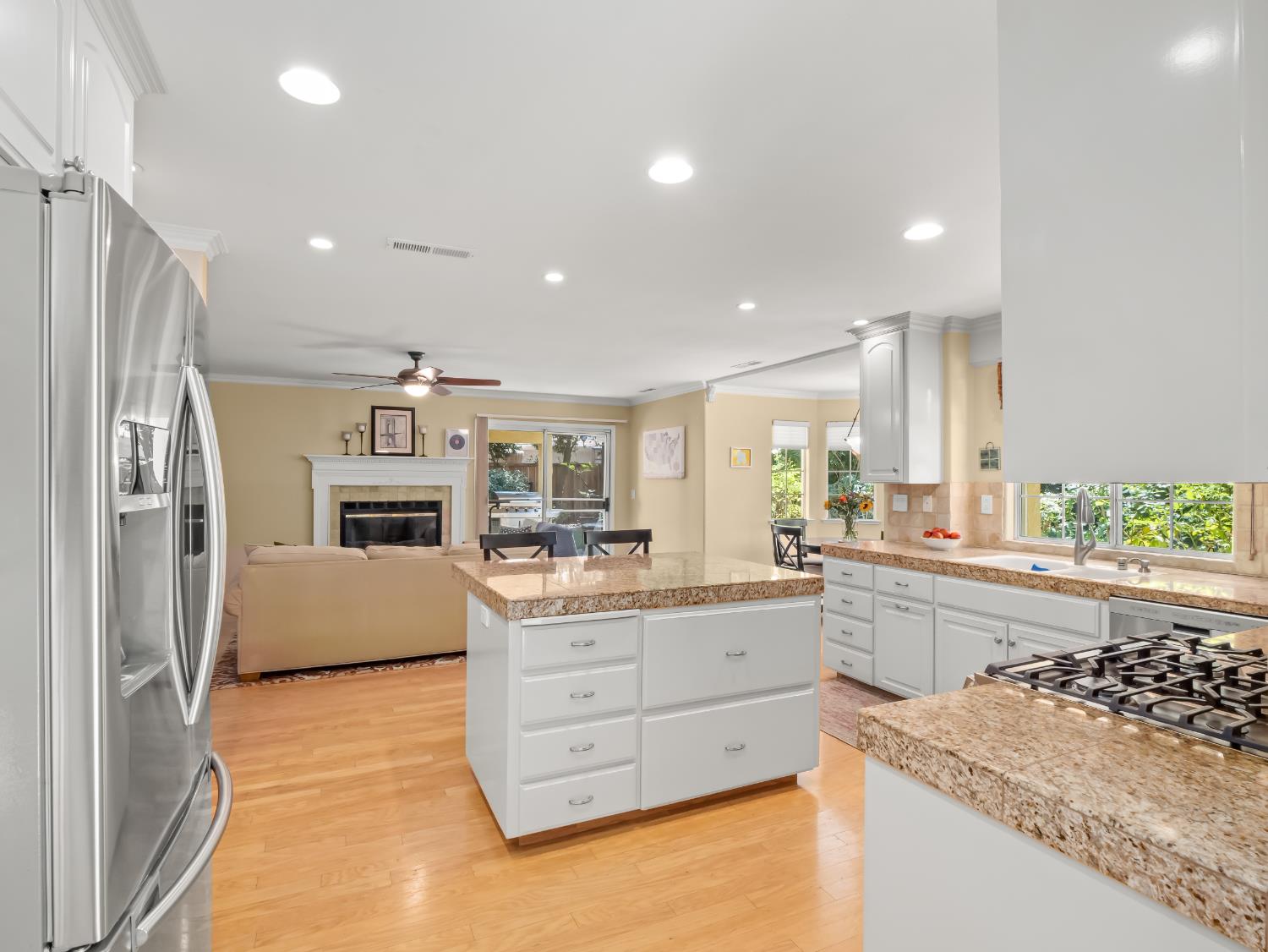 811 E Country View Circle
