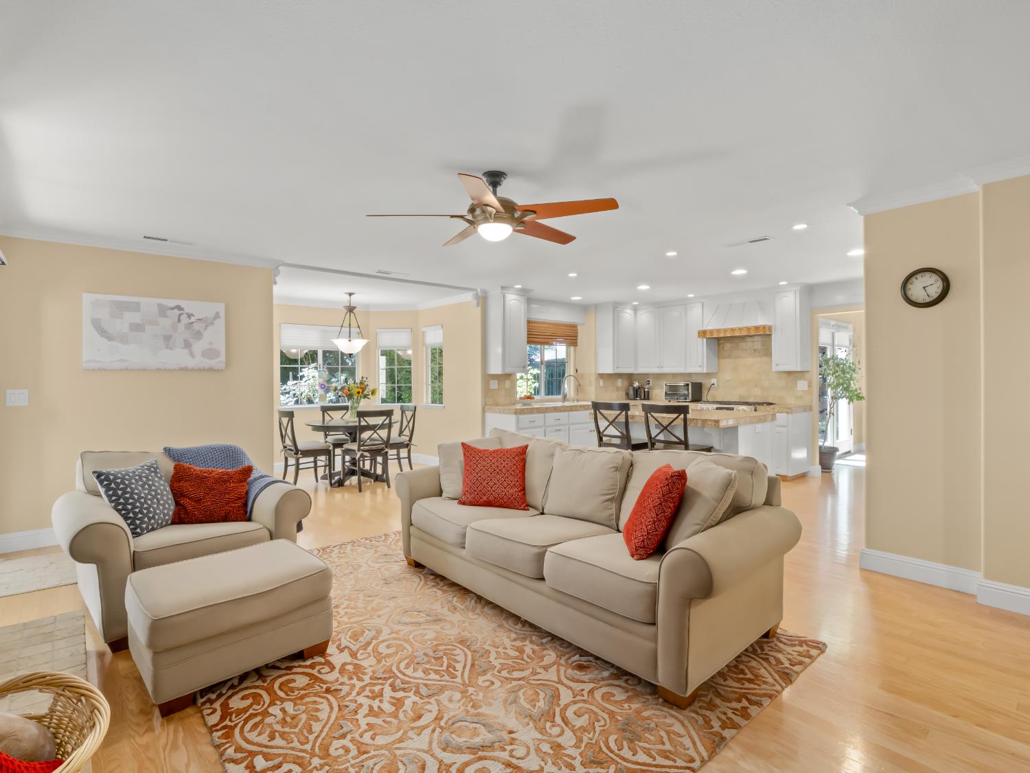 811 E Country View Circle