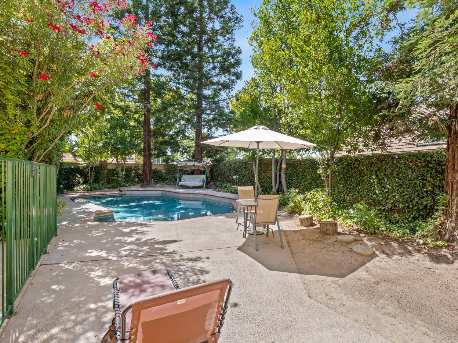 811 E Country View Circle