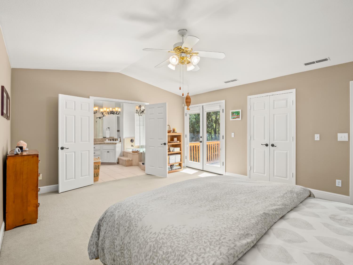 811 E Country View Circle