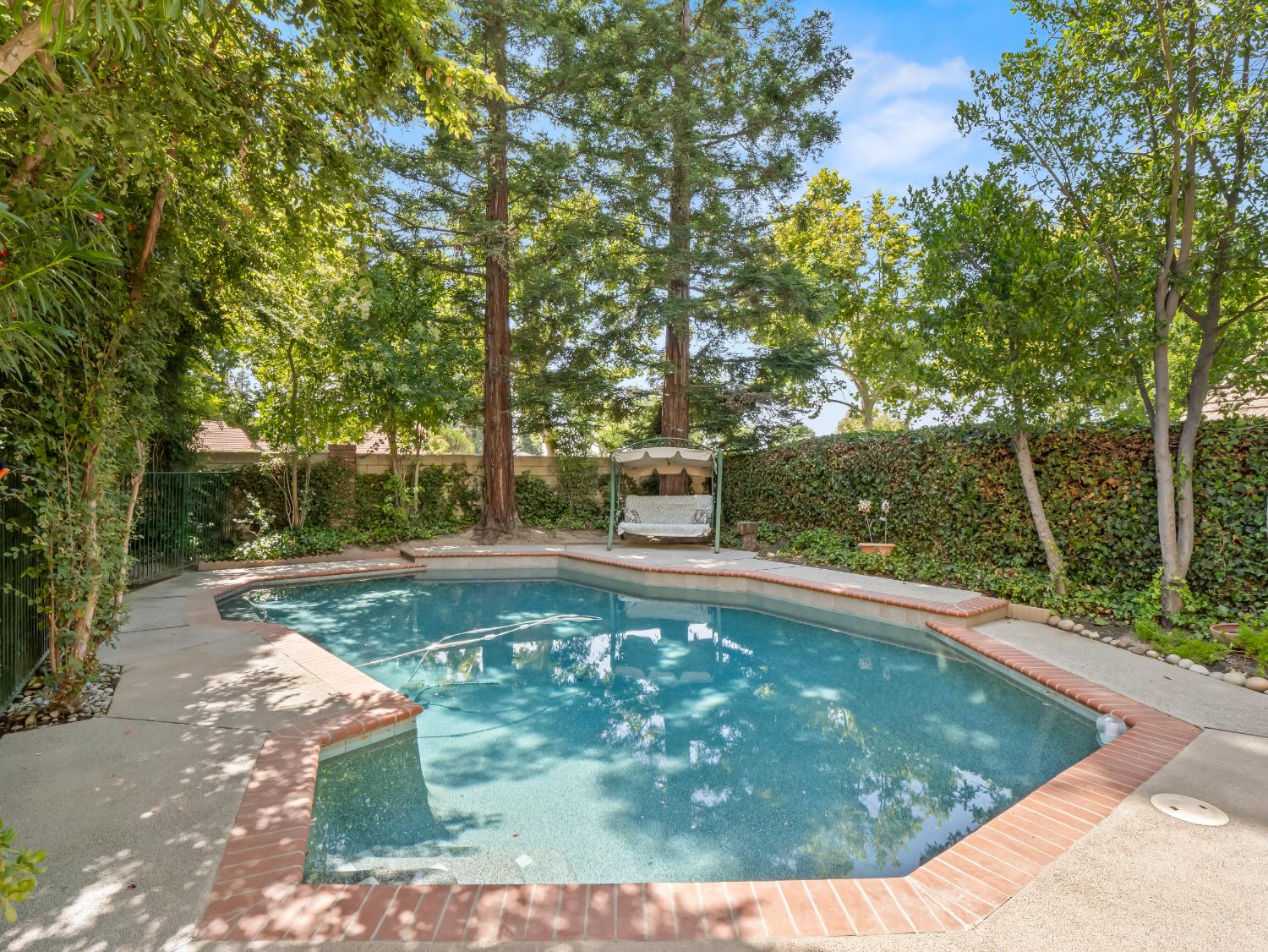 811 E Country View Circle