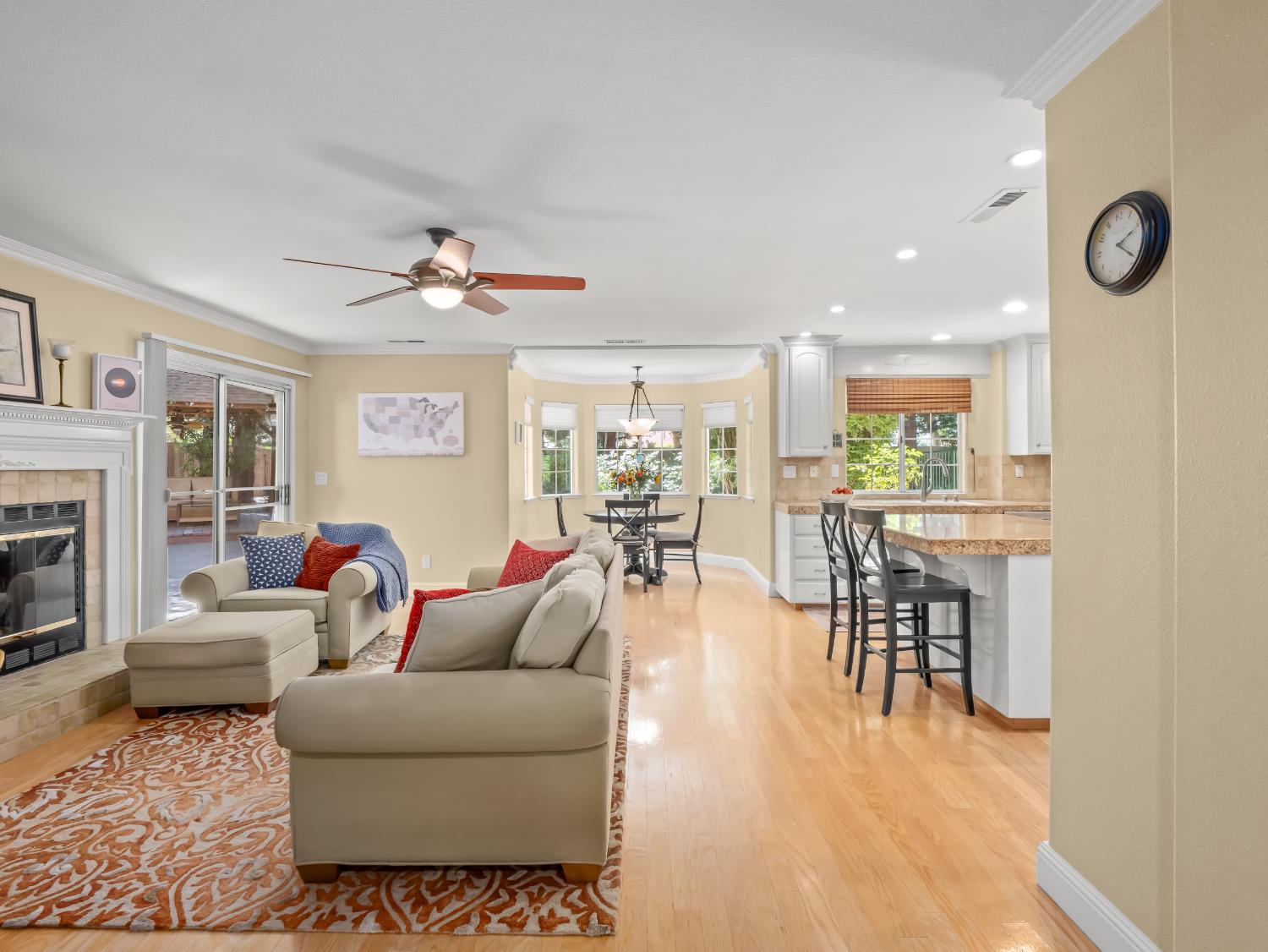 811 E Country View Circle
