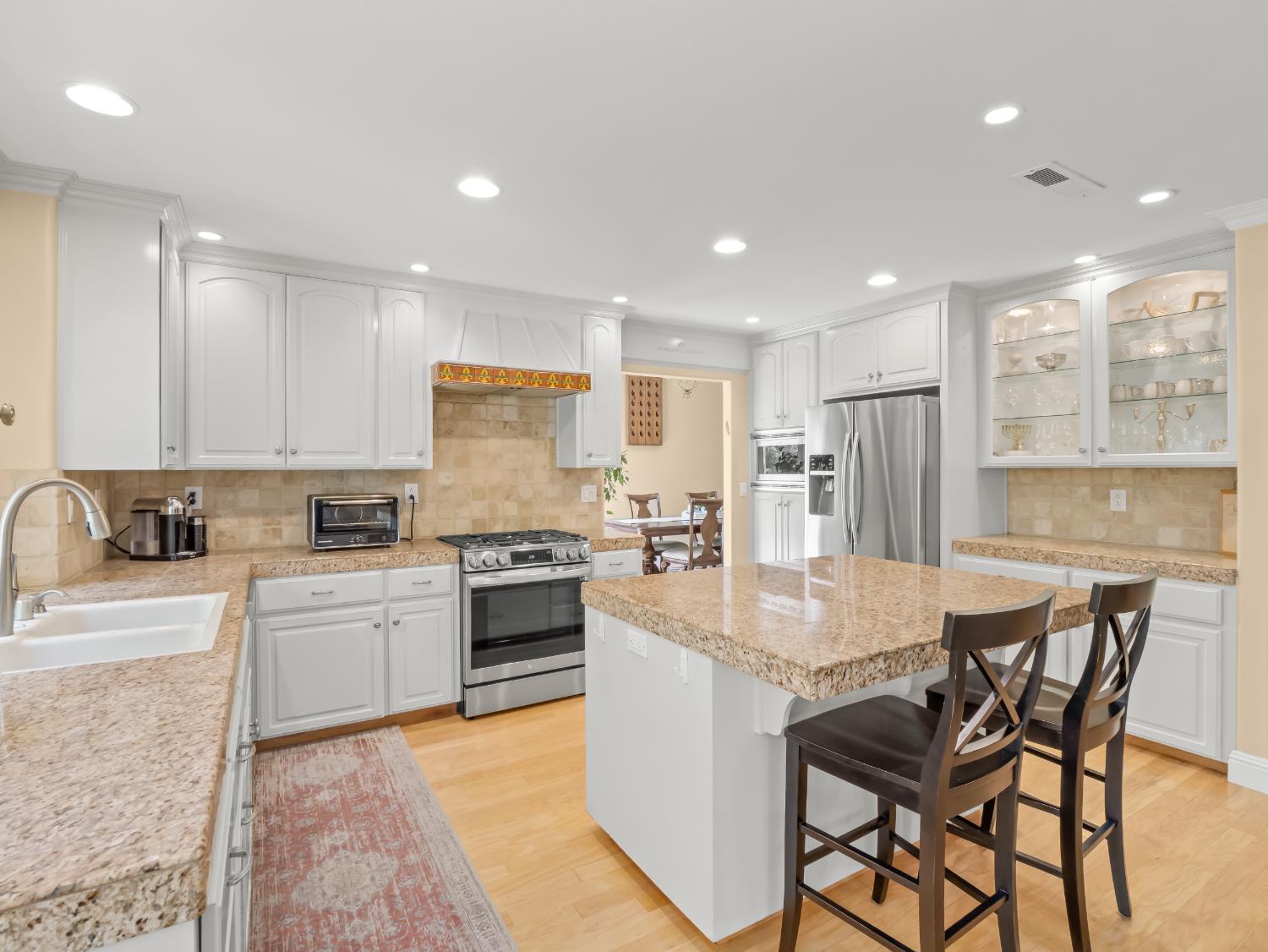 811 E Country View Circle