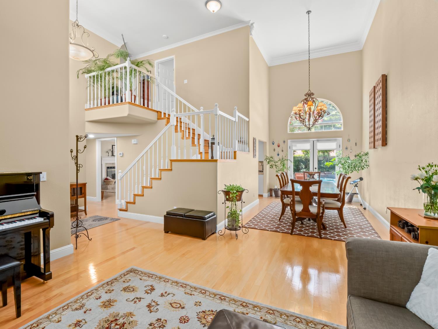 811 E Country View Circle