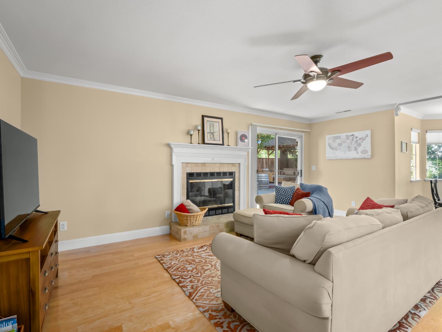 811 E Country View Circle