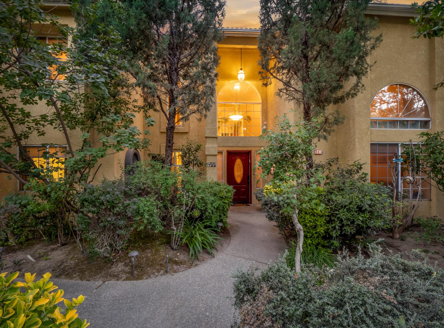 811 E Country View Circle