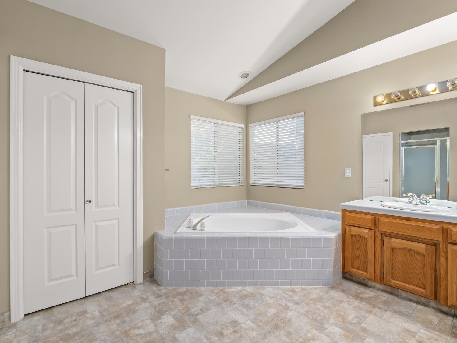10613 N Sea Shell