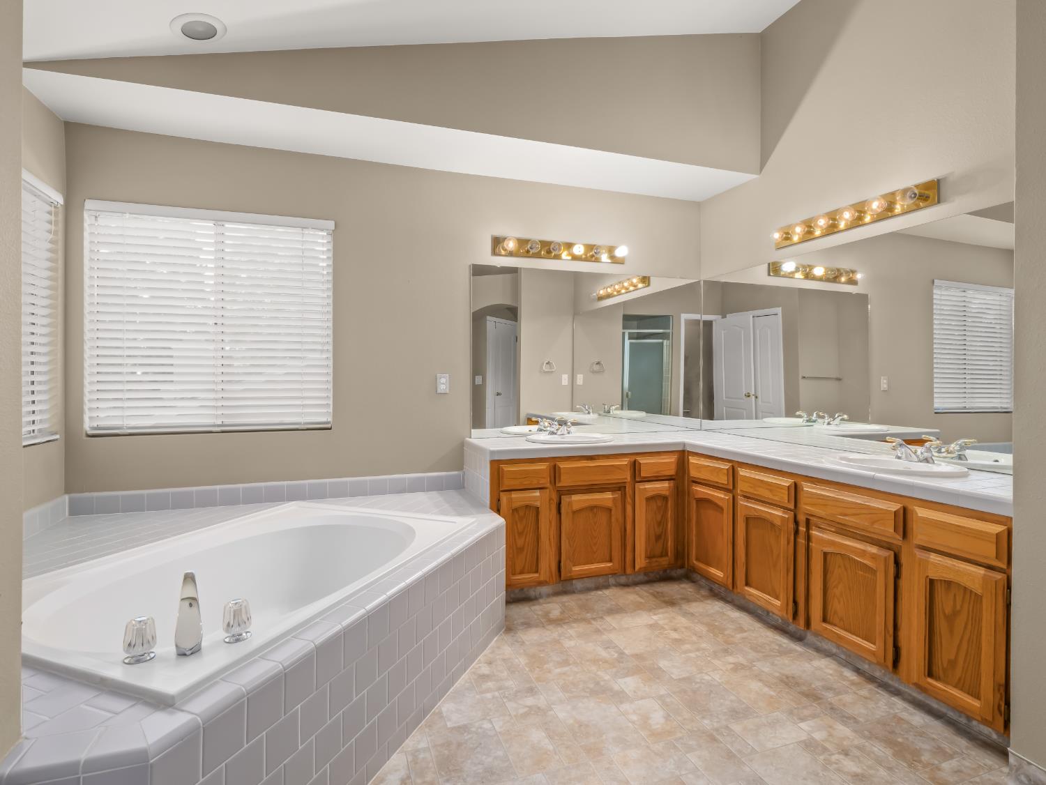 10613 N Sea Shell