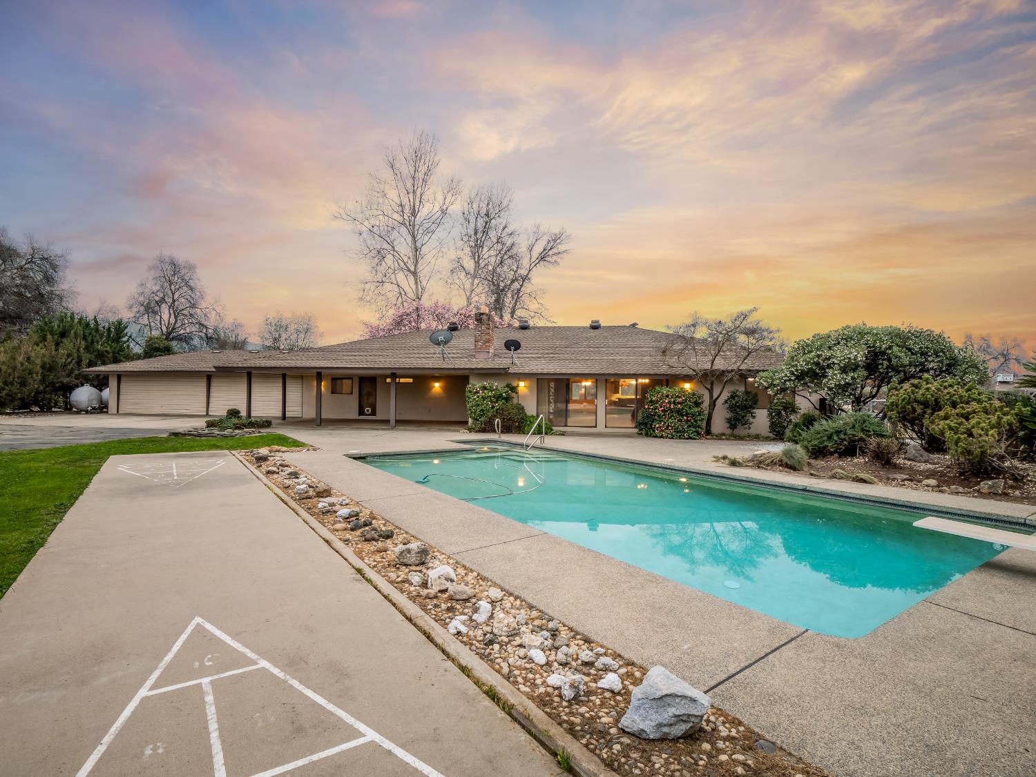 19240 E Trimmer Springs Road