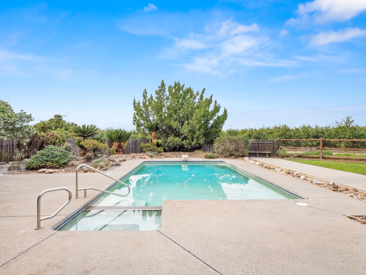 19240 E Trimmer Springs Road