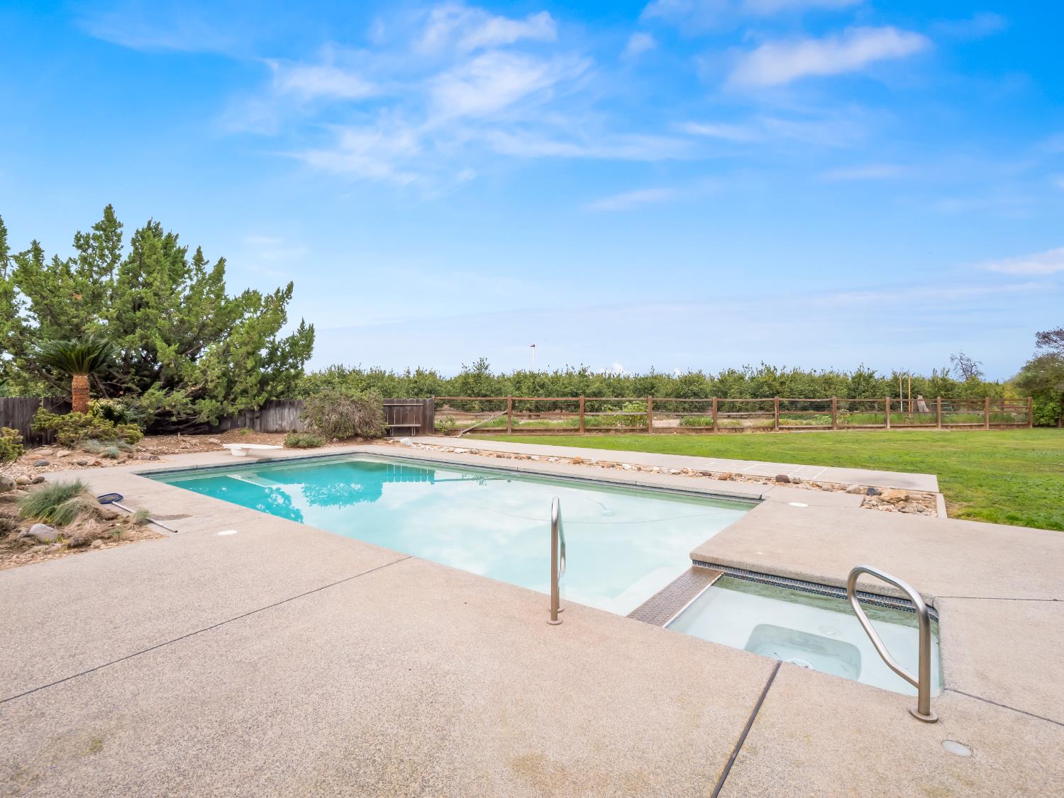 19240 E Trimmer Springs Road