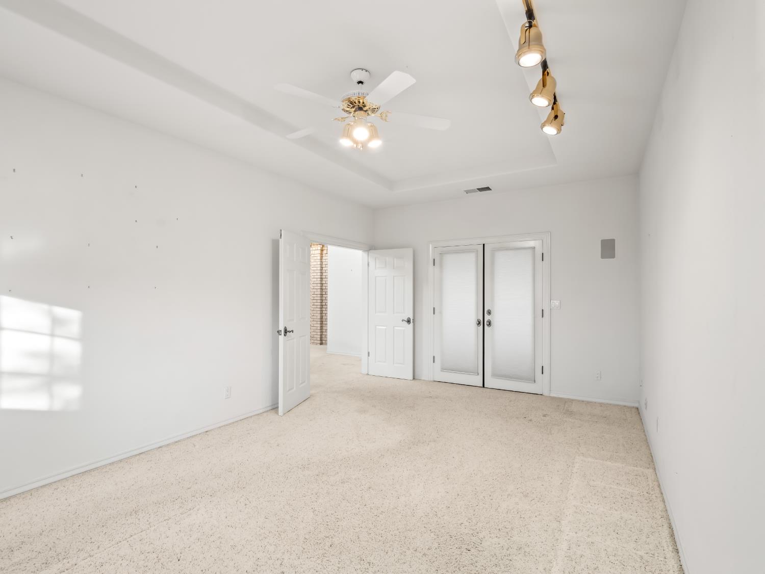 203 W Bluff Avenue